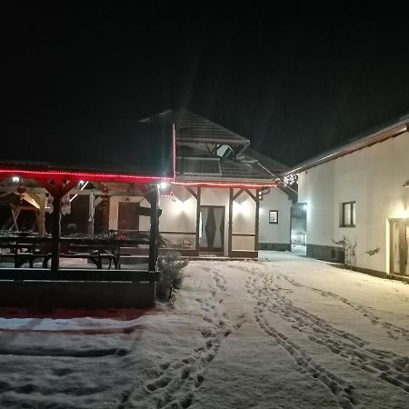 Casa Bunicii Hotel Moisei Eksteriør billede