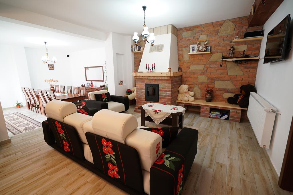 Casa Bunicii Hotel Moisei Eksteriør billede