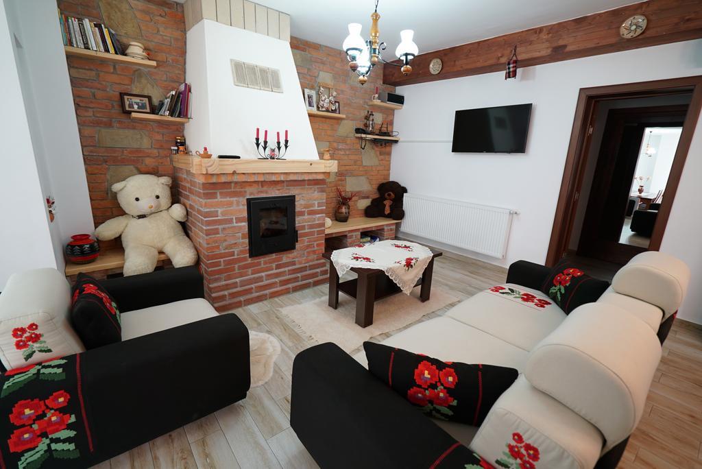 Casa Bunicii Hotel Moisei Eksteriør billede