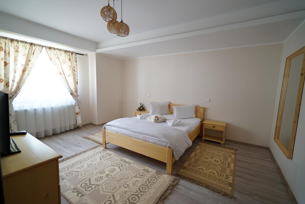 Casa Bunicii Hotel Moisei Eksteriør billede