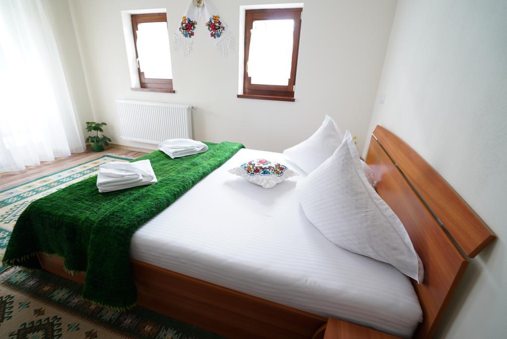 Casa Bunicii Hotel Moisei Eksteriør billede