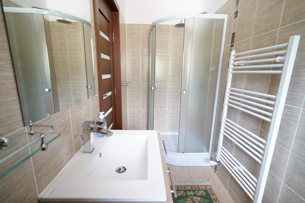Casa Bunicii Hotel Moisei Eksteriør billede